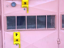 Pavyondan silah çalıp okula sıktılar