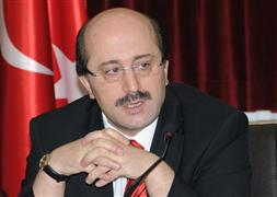 İşini aksatan memur yandı