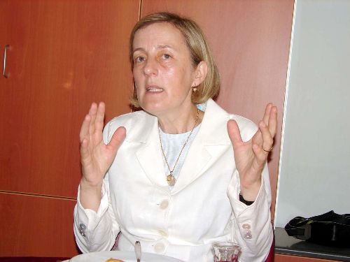 Kadın Bakan kadınları üzdü