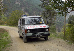 Çiçek Abbas'ın Minibüsü Eğitim İçin Yollarda