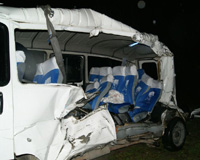 Tren minibüsle çarpıştı: 5 ölü