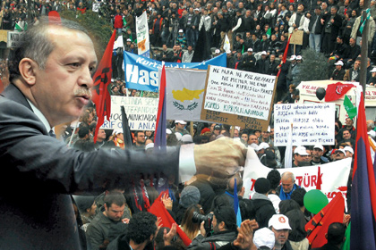 Hem parayı alıyorlar hem 'çek git' diyorlar