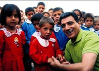 Silah parasıyla 'okutan' Vali