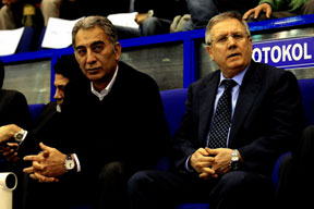 İşte Aziz Yılıdırım 'ın el sıkıştığı cimbomlu