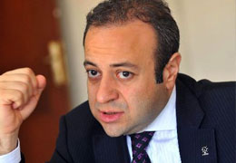 Egemen Bağış'a Atılan Yumurta Suç Değil