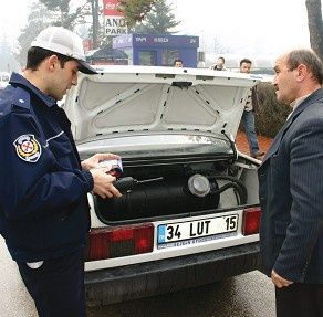 Dört tekerli bomba uyarısı