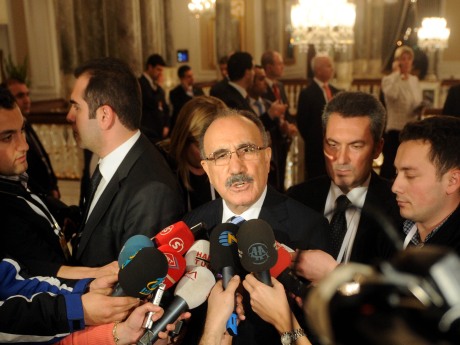 Ustalık Dönemi M.E.Bakanı Beşir Atalay Mı?