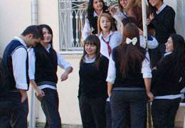 Lisede Etek Yasağı Sona Erdi