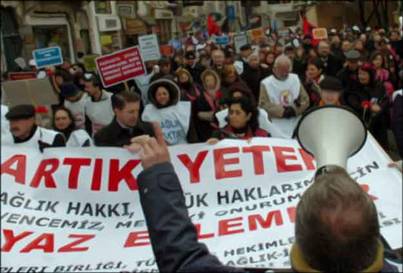 Öğretim üyeleri Sağlık Bakanlığını protesto etti