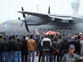 434 kişi askeri uçakla getirildi