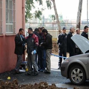 Okul bahçesinde bomba patladı