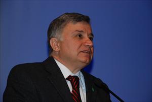 Vali'den doktorlara: Benden 3 bin 500 lira fazla maaş alıyorsunuz, ağlamayın