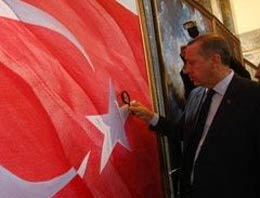 18 bin şehidin ismi bu bayrakta