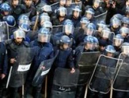 Zincirli eyleme polis müdahalesi