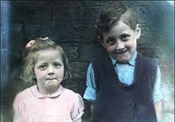 40 yıldır aradığı kardeşi KOMŞUSU ÇIKTI