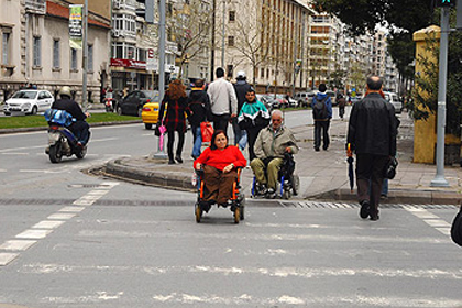 Önce kaldırımlar ve yaya yolları