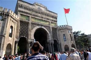 İÜ'den fıkra gibi yanıt