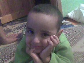 Okul kapısı çocuğun üzerine düştü!