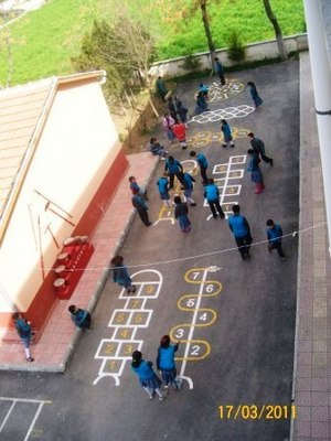 Beş Kutu Boya İle Tüm Okulu Oynatıyoruz