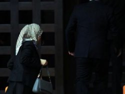 Başörtülü kadın Meclis locasından çıkarıldı