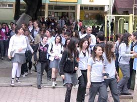 Liseli kızların 'taciz' isyanı!