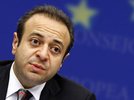 'Milletin çakma Gandi'lere karnı tok'