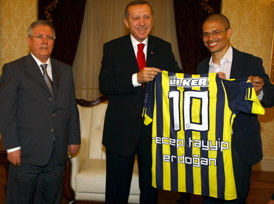 Fenerbahçeli Alex Türk oldu