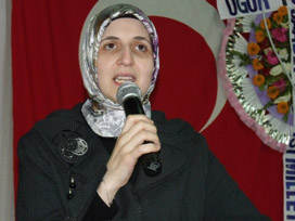 Erbakanın kızı: Ampule üşüşen sinek olmadık