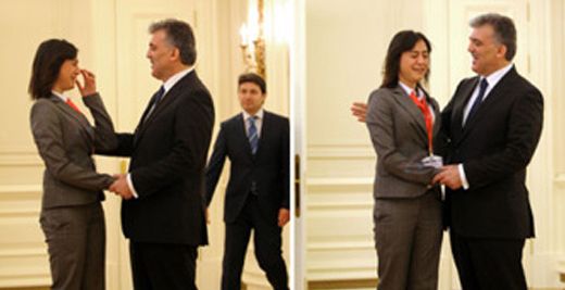 Gül'ü görünce gözyaşlarını tutamadı