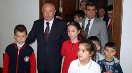 Vali Yüksel'den 'bürokrasiyi azaltın' talimatı