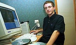 Bu üç deve saldıran işsiz kalmıyor