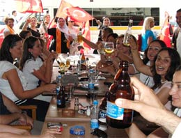 AK Parti bara girdi, halk şerefe dedi