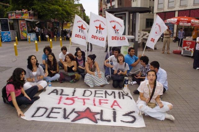 Devrimci Liseliler sınavsız üniversite istedi