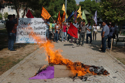 Liselilerden tabutlu ÖSYM protestosu