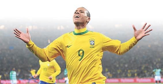 G. Saray bir dünya yıldızı getiriyor