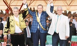 Başbakan'a altın kemer