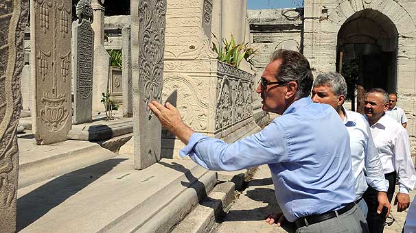 Bakan Günay'dan doçente fırça