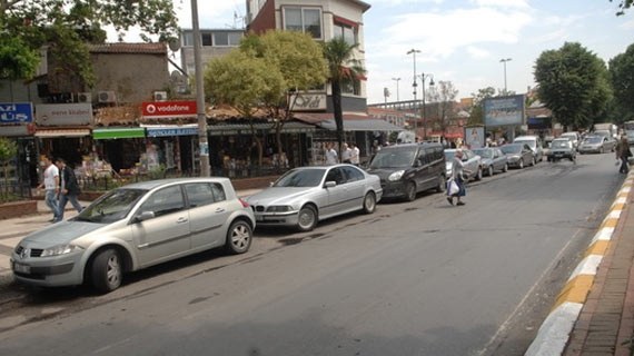 Caddelerdeki ücretli otoparka mahkeme engeli