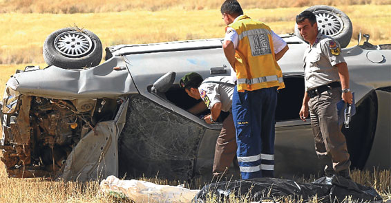 Bayram tatilinde tek araçla kaza yaptık!