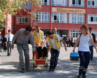 Derste arkadaşını bıçakladı