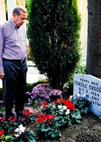 Erdoğan'dan anneye veda