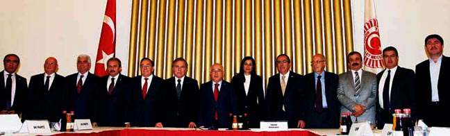 Şehitlerin gölgesinde yeni Anayasa