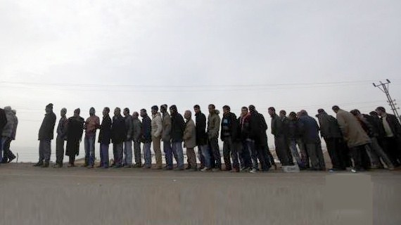 Saat 05.00... Kuyruk 1 kilometre