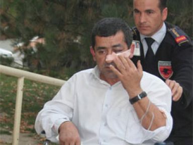 Kızgın veli, öğretmene kafa attı!