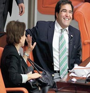 CHP'de bir garip bıyık vakası!