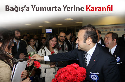 Bağışa Yumurta Yerine Karanfil