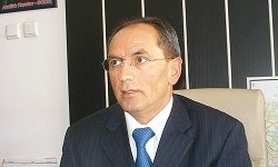 Emniyet müdürü balkondan düştü