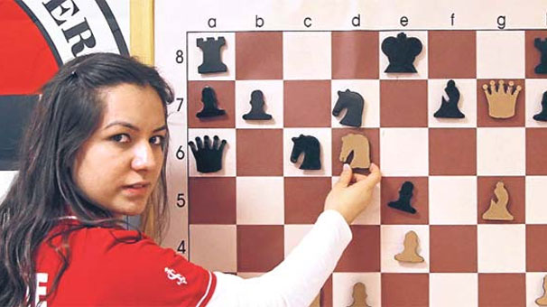 Öğretmenleri santranca yönlendirdi, şimdi aylık 1400 lira kazanıyor