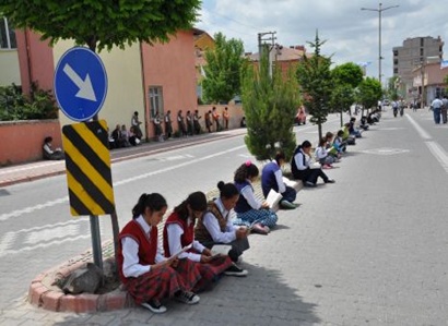 100 TEMEL ESER VE GENÇLERİMİZ