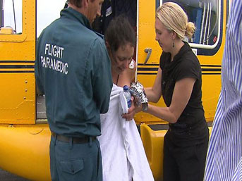 Ormanda bikiniyle 4 gün 4 gece!